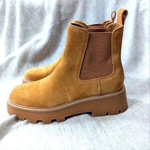 Jaelyn lug sole boot in caramel suede size 6.5